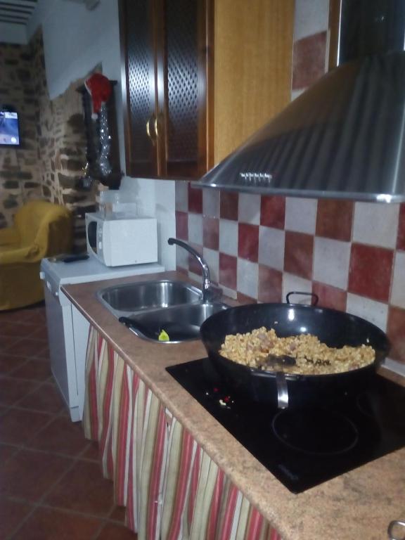 A kitchen or kitchenette at Casa Rural Hidalgo