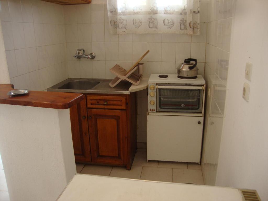 A kitchen or kitchenette at Alex Apartments