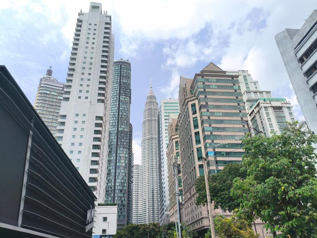 a group of tall buildings in a city at Soho Suites Kualalampur by homestay klcc in Kuala Lumpur