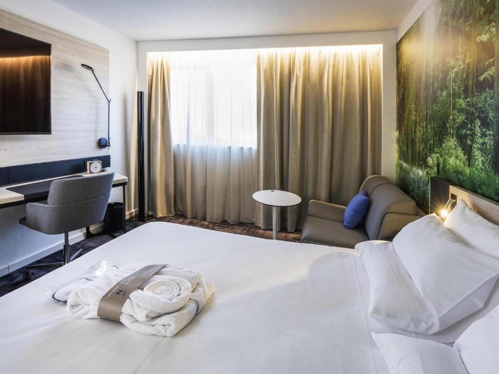 Novotel Rennes Alma - Superior Queen Room With Sofa