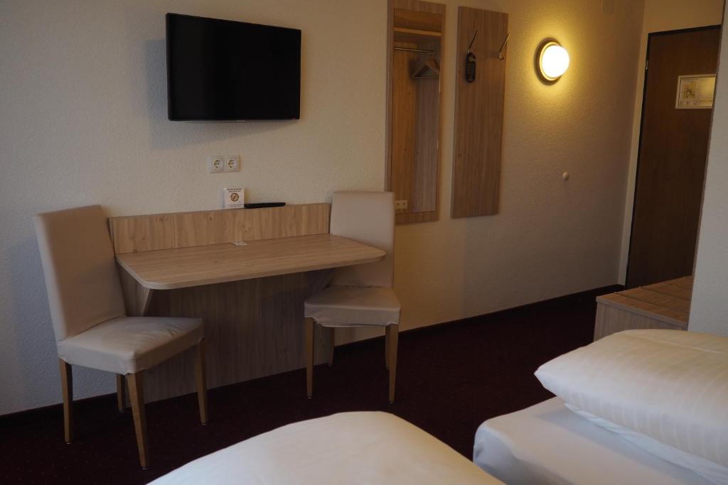 TV a/nebo společenská místnost v ubytování Hotel Restaurant Rössle