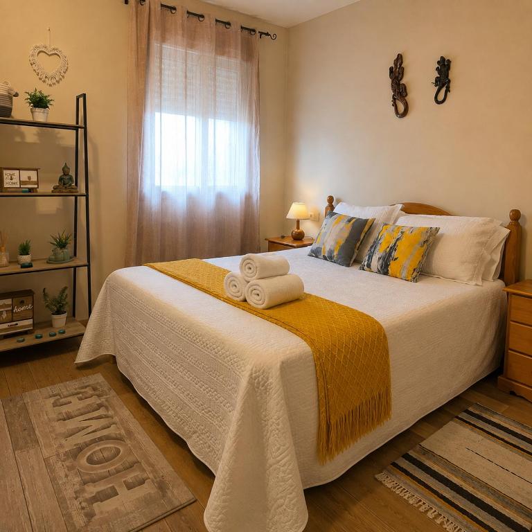 a bedroom with a bed with two towels on it at Encanto Rural in Arnedillo