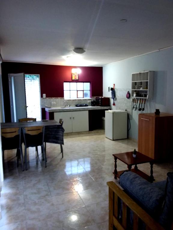 a living room with a table and a kitchen at centro 1 in General Roca