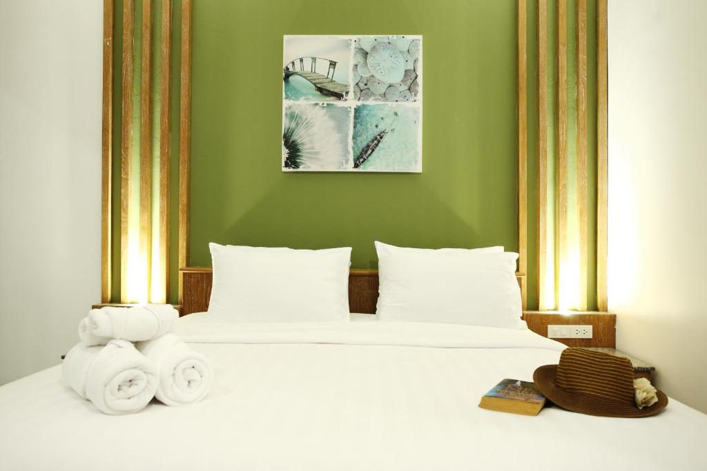 
Room with Garden View
