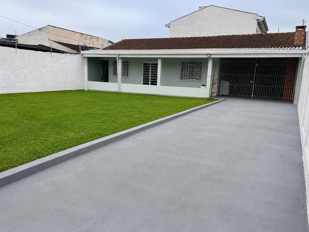 a driveway in front of a house at Casa Stepien ,Spacious House up to 11 guests in Fazenda Rio Grande Paraná Brazil in Fazenda Rio Grande