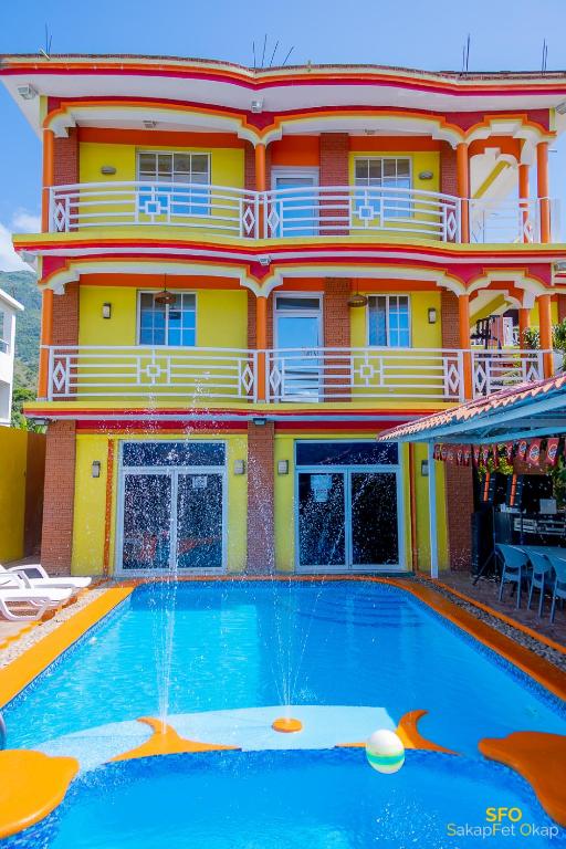 a building with a swimming pool in front of a building at La Reserve Hotel in Cap-Haïtien
