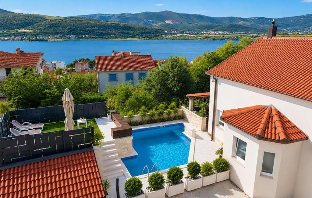 Stunning Home In Mastrinka