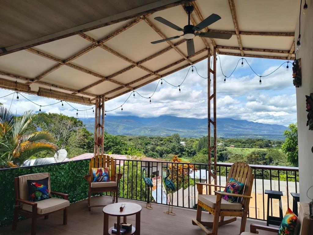 a porch with chairs and a view of the mountains at Alojamiento Vistas Chirripo espacioso con Parqueo in San Isidro de El General