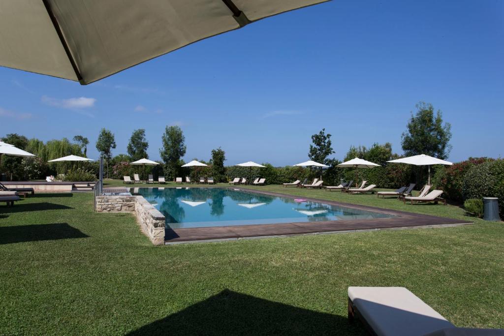 Bazén v ubytovaní B&B Borgo di Pratavecchie alebo v jeho blízkosti