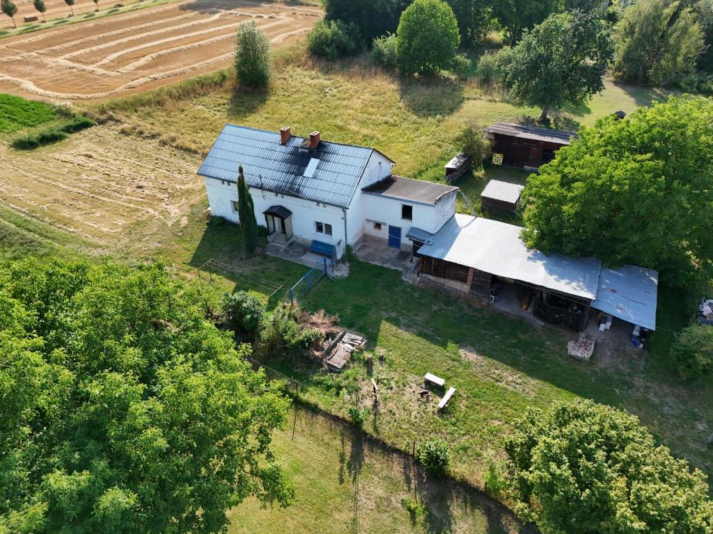 an aerial view of a house with a barn at Chalupa nad Dvorem in Slezské Pavlovice