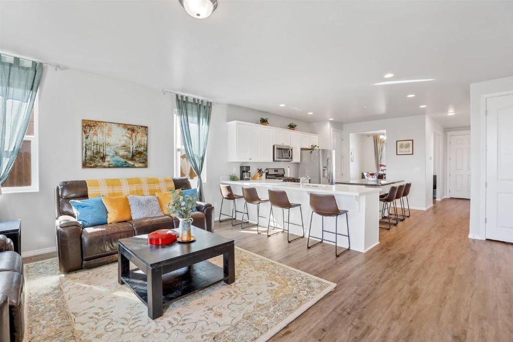 a living room and kitchen with a couch and a table at Grand Canyon Getaway Near Snowbowl Flagstaff Sedona Family-Friendly Sleeps 14 in Bellemont