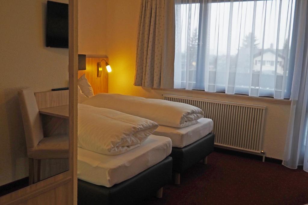 Postel nebo postele na pokoji v ubytování Hotel Restaurant Rössle
