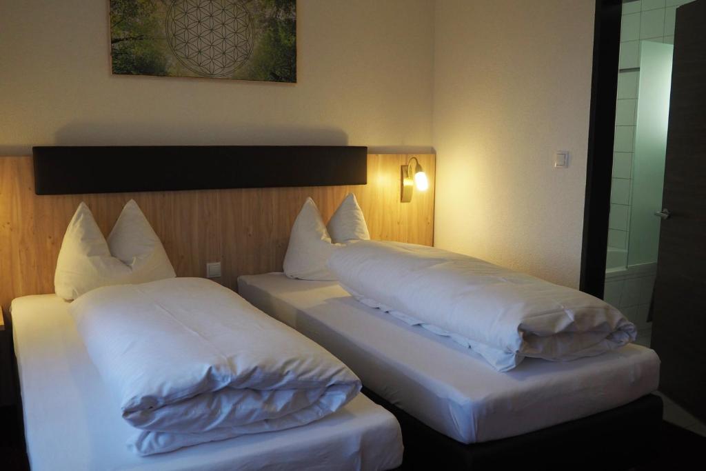 Postel nebo postele na pokoji v ubytování Hotel Restaurant Rössle