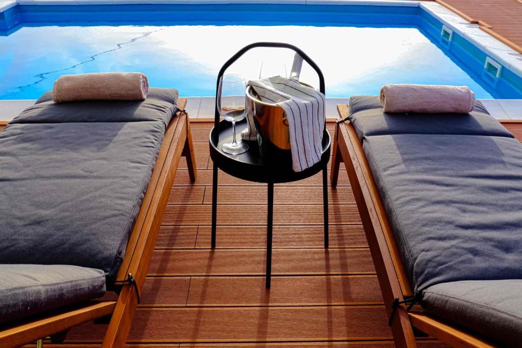 two beds on the deck of a boat at Sunset Home in Vršac