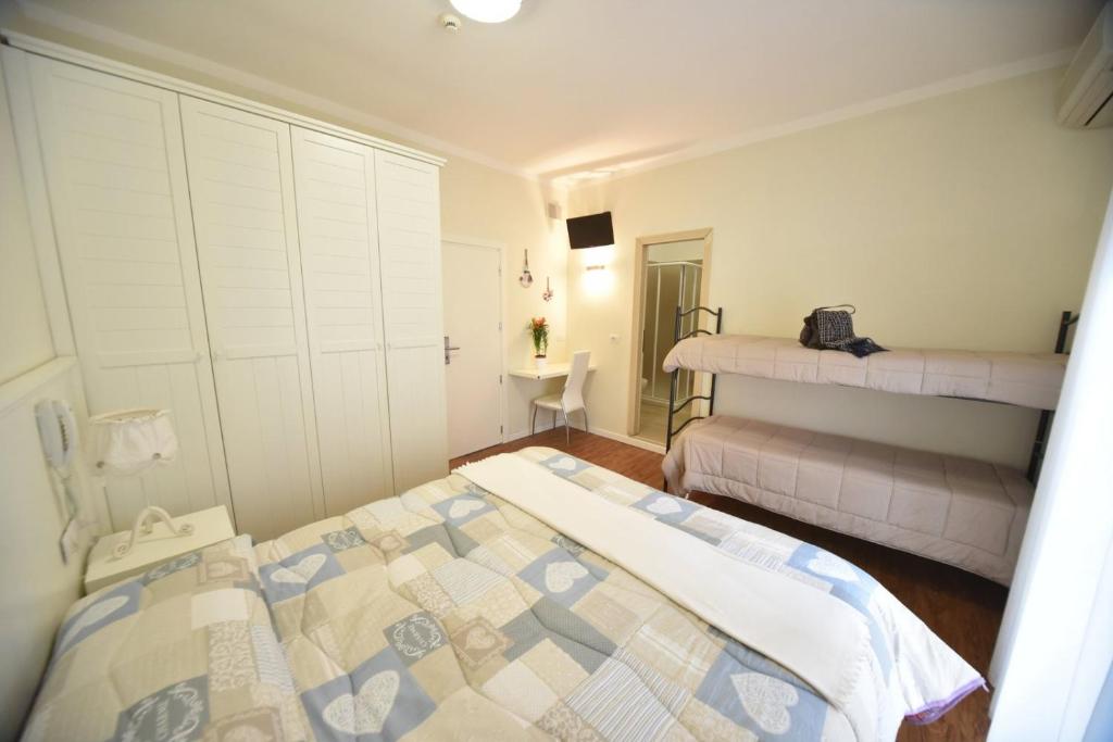 Postel nebo postele na pokoji v ubytování Hotel Villa Edda