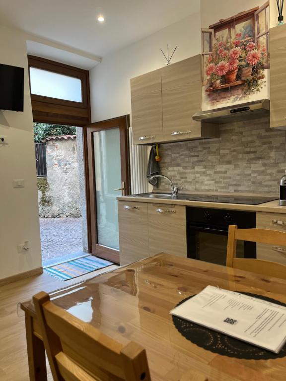 a kitchen with a wooden table and a counter top at Al Vicolo in Intra