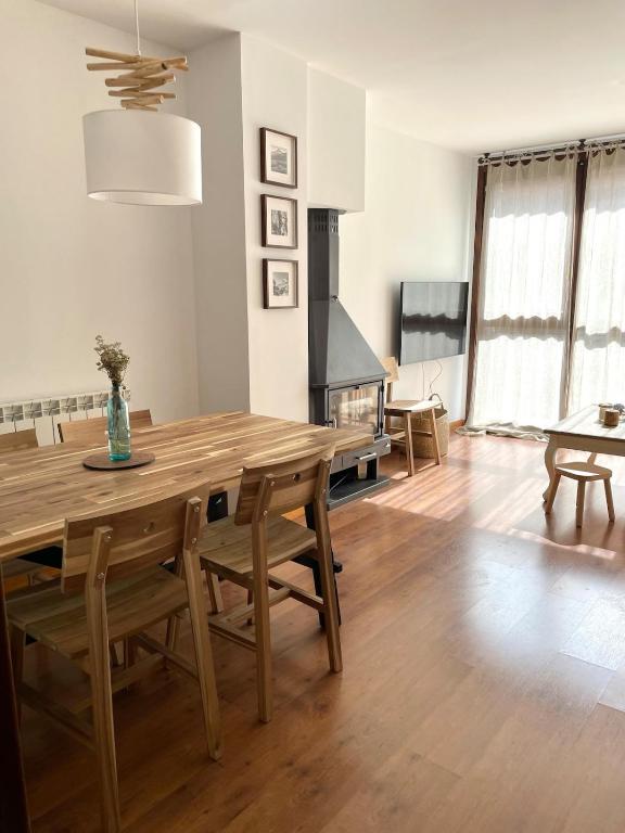 a living room with a wooden table and chairs at Apartamento El Gorgol in Tramacastilla de Tena