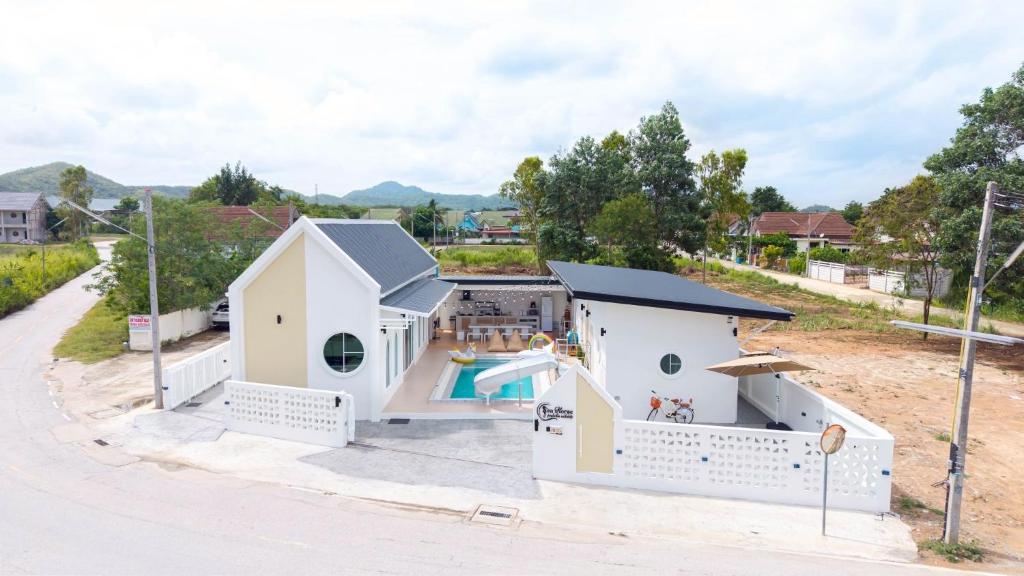 an aerial view of a house with a swimming pool at Seahorse poolvilla sattahip SP2 in Ban Nong Sa