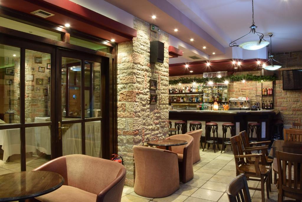 Lounge nebo bar v ubytování Mont Helmos Hotel