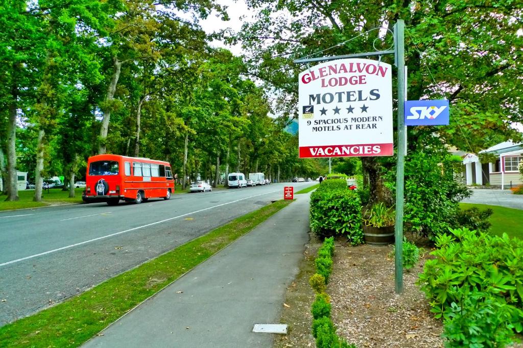 Certifikát, hodnocení, plakát nebo jiný dokument vystavený v ubytování Glenalvon Lodge Motel