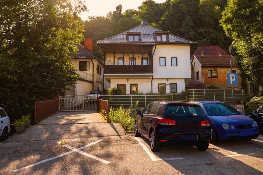 a car parked in a parking lot in front of a house at Riverside Residence Apartment in Travnik