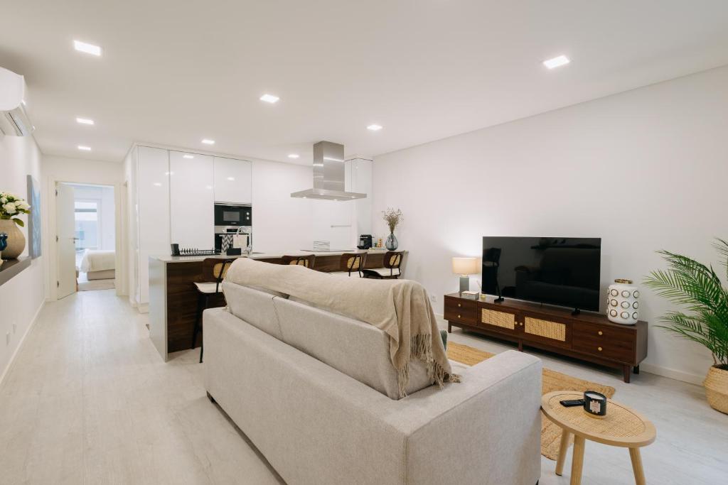 Clarity Beach House - Modern Apartment