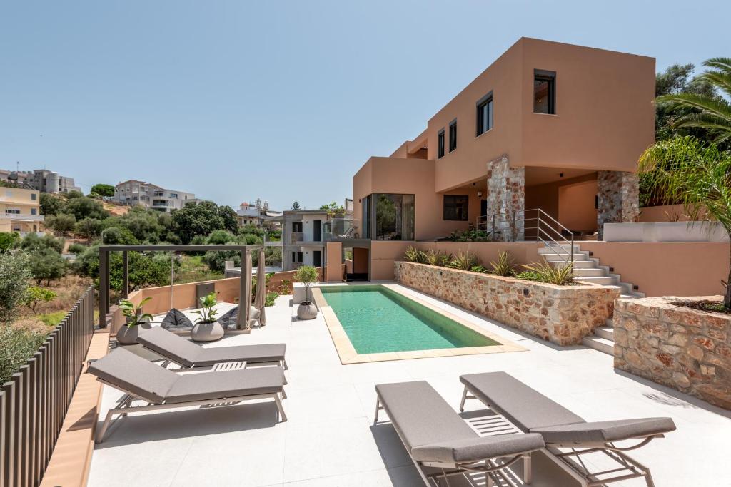 a villa with a swimming pool and a house at Villa Terra Rossa in Daratso