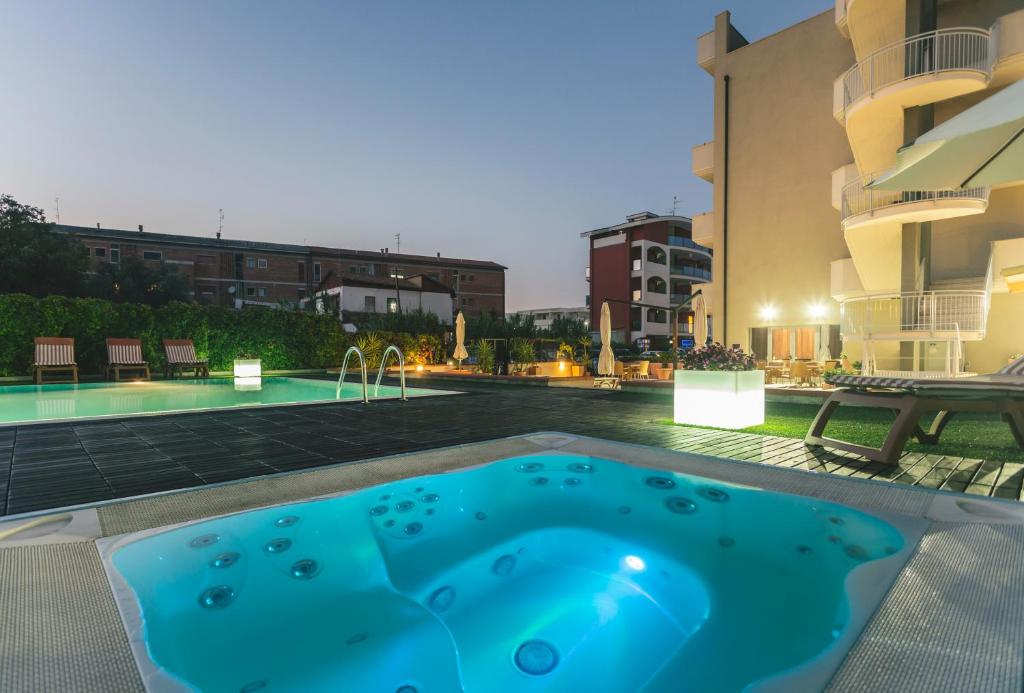 Bazén v ubytování Hotel Principe Residence nebo v jeho okolí