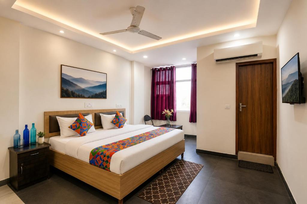 a hotel room with a bed and a window at Hotel Shyam Villa - Govindpuri Metro in New Delhi