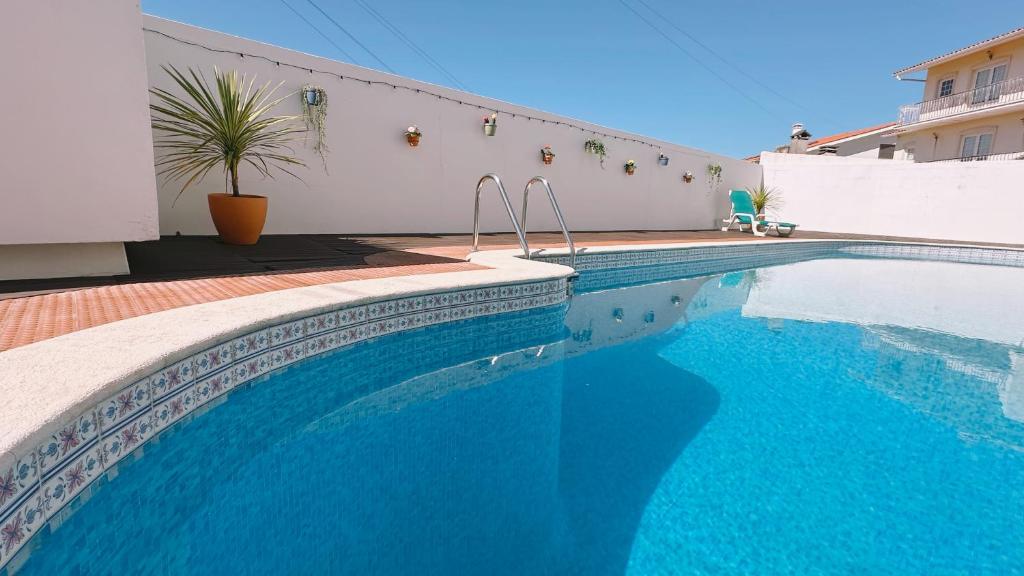 Sunny Studio with Pool Access - Beach & City 5 min