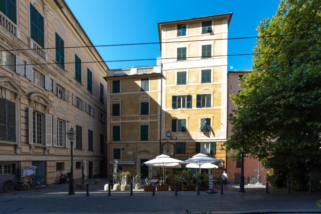 a group of buildings with umbrellas in a courtyard at Nik apartment in Genoa