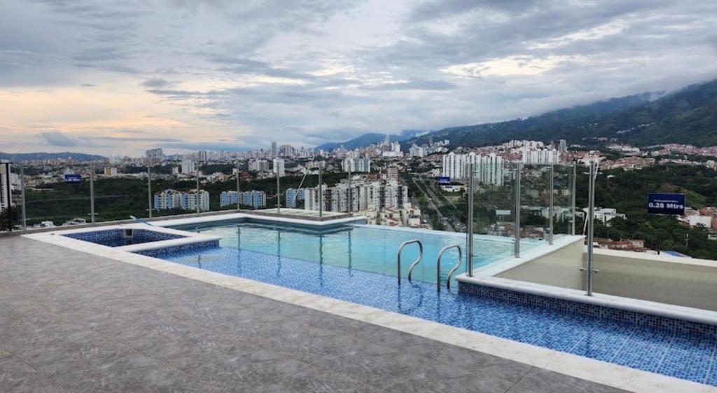a swimming pool on the roof of a building at Conjunto Torres del Bosque-diagonal a la Foscal in Floridablanca