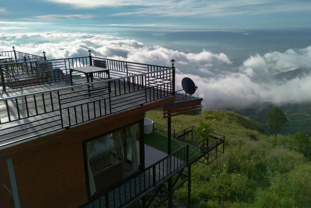 a balcony of a building with a view of the clouds at ฟลายมี ภูทับเบิก in Ban Maeo Thap Boek