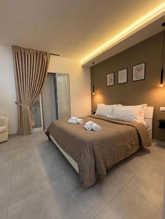 a bedroom with a large bed with towels on it at A casuzza in Modica