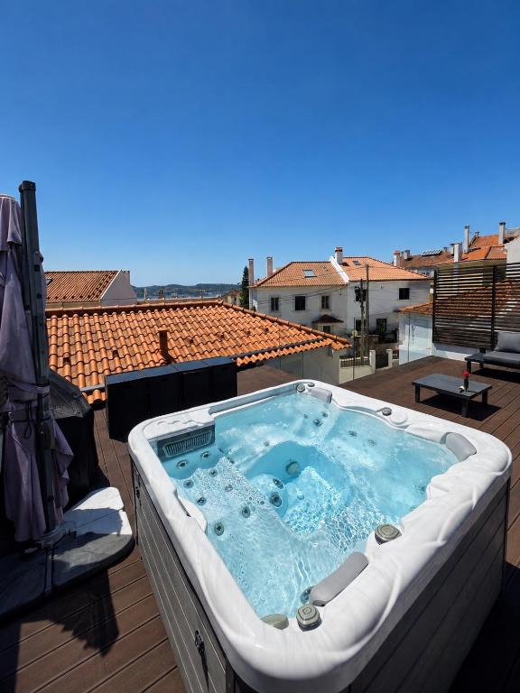 Luxury house, Private Rooftop Jacuzzi with view on Tagus & Monuments