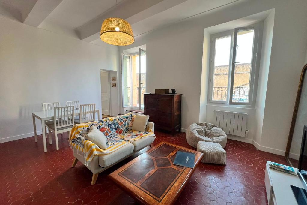 Newly renovated apart in the heart of Old Antibes