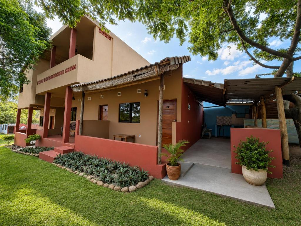 a house with a lawn in front of it at Stress Zero in Lopes