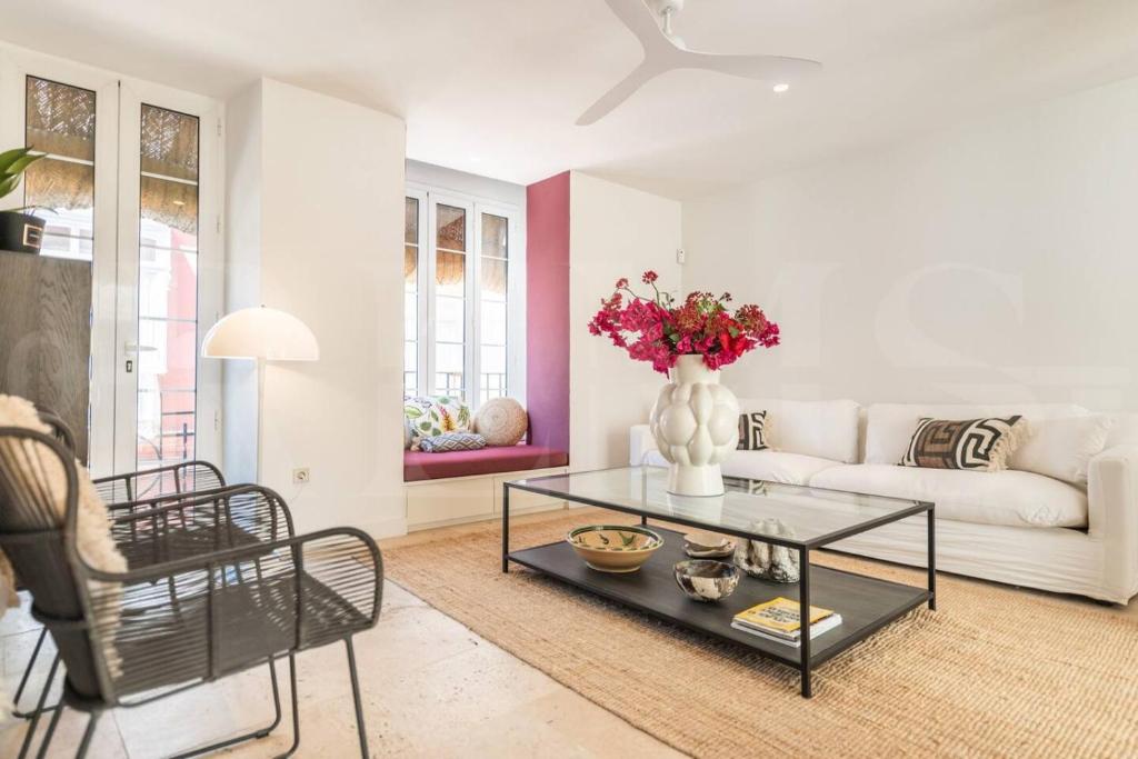 Peaceful 4BR Townhouse with Rooftop Terrace REMS