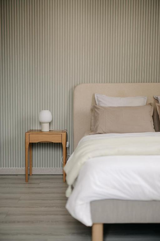 a bedroom with a bed and a side table at Studio élégant, central, pour 2 personnes in Pornic