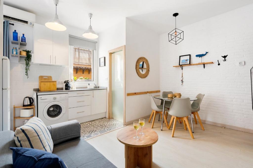Barceloneta 2BR Balcony Near the Beach