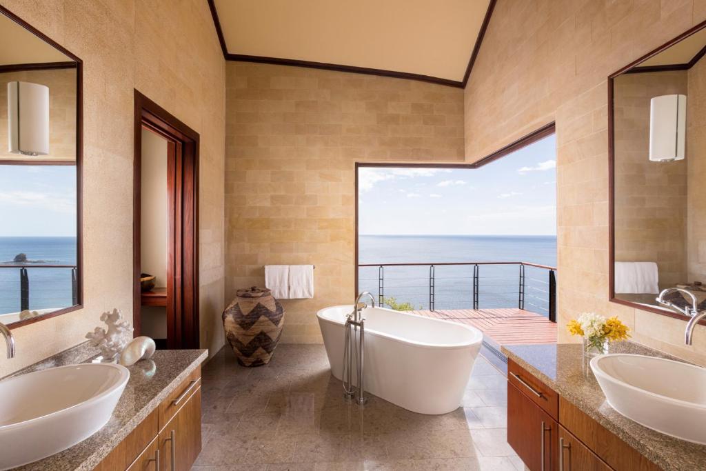 Four Seasons Resort Peninsula Papagayo, Costa Rica - Housity