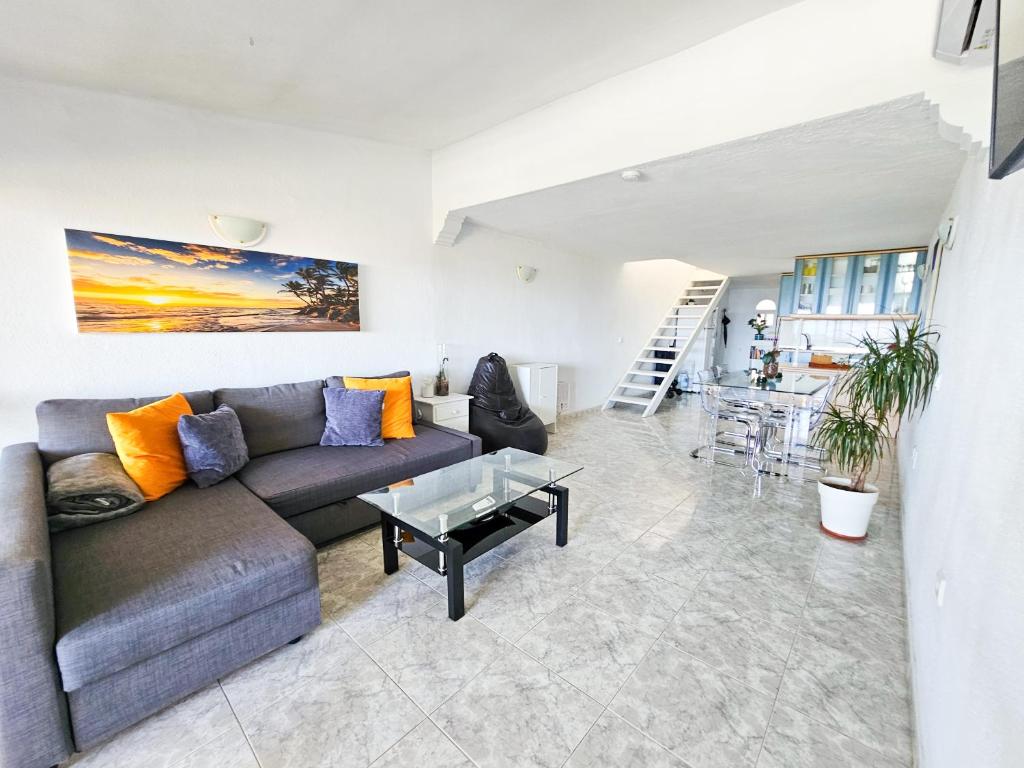 Dúplex con Vistas al Mar, cerca de la playa y puerto