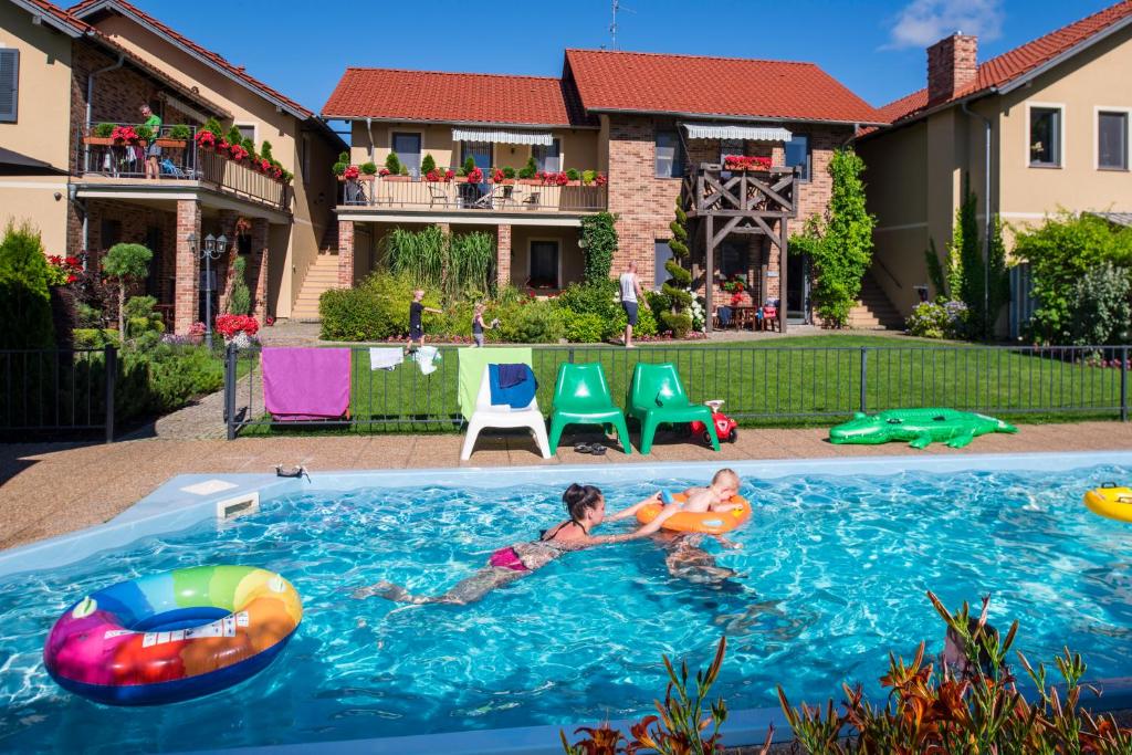 Bazén v ubytovaní Villa Mare Apartamenty alebo v jeho blízkosti
