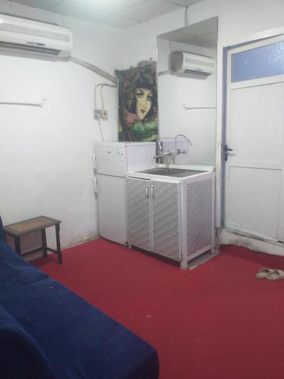 a kitchen with a sink and a painting on the wall at موتيل كاكه باران in Erbil