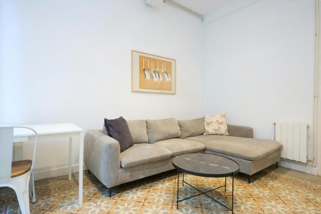 Sant Antoni 2BR Balcony AC & Workspace