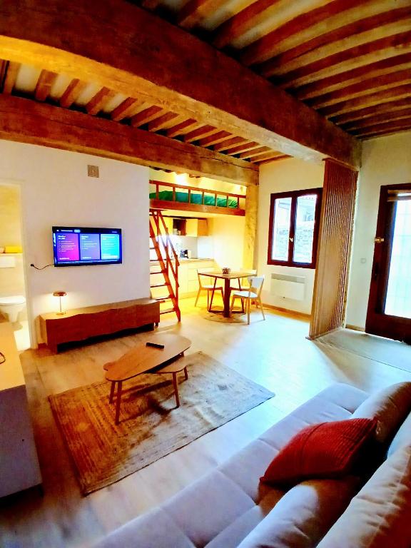 Élégant loft centre ville calme avec mezzanine 2 à 4 personnes