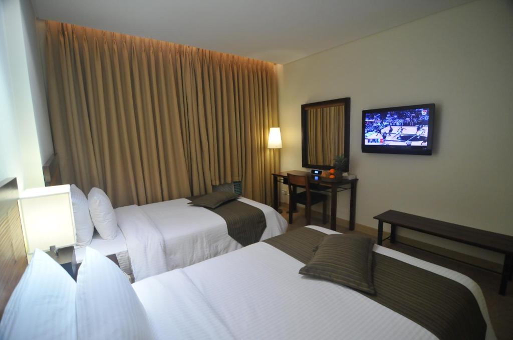 Postel nebo postele na pokoji v ubytování Boracay Sands Hotel