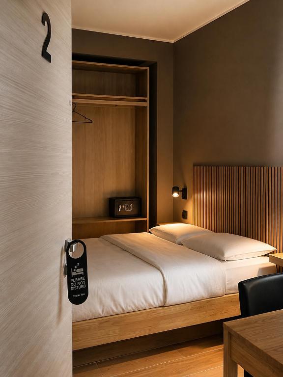 a bedroom with a bed and a desk and a chair at Residenza Ricci in Azzano San Paolo