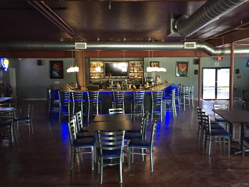 Ein Restaurant oder anderes Speiselokal in der Unterkunft Thunderbird Boutique Hotel 