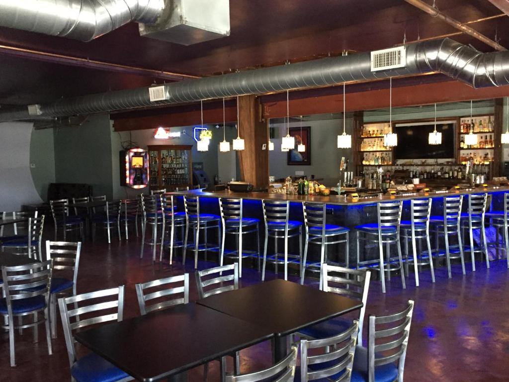 Ein Restaurant oder anderes Speiselokal in der Unterkunft Thunderbird Boutique Hotel 
